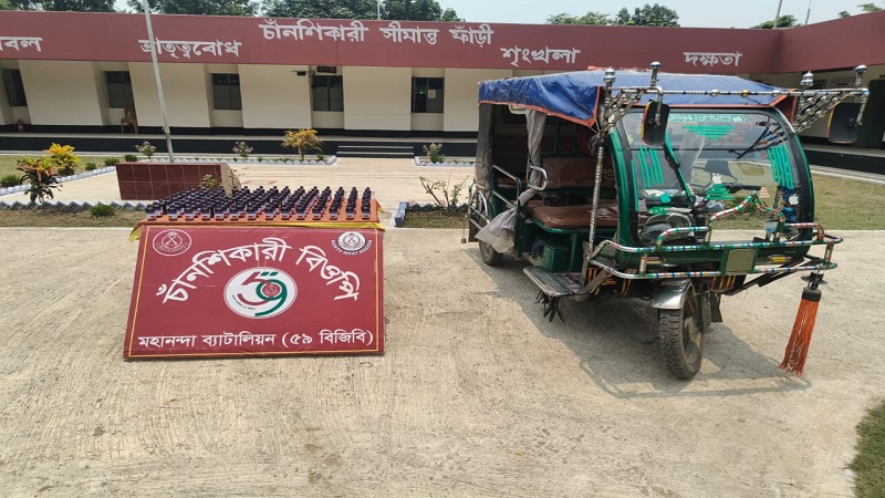 ভোলাহাট সীমাৗেল্প ১২৪ বোতল ভারতীয় নেশার সিরাপসহ ৩ তরুন আটক